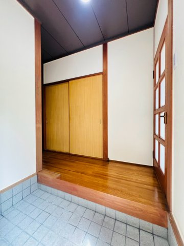 千鳥が丘2丁目戸建の玄関