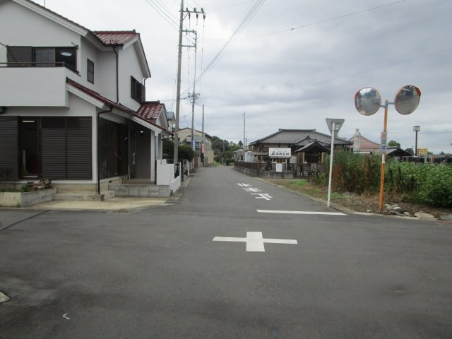 桶川市川田谷　中古戸建の前面道路含む現地写真