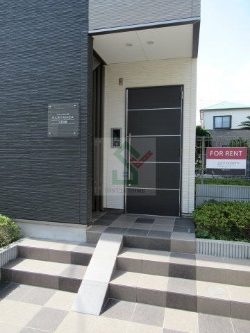 エルスタンザ大泉学園のエントランス