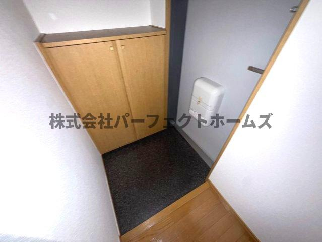 スランアムールの玄関|収納もある玄関です