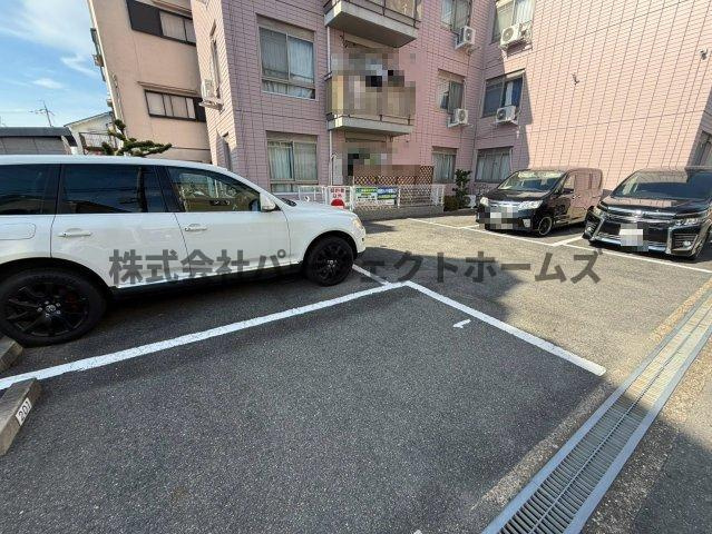 スランアムールの駐車場|駐車スペースもあります