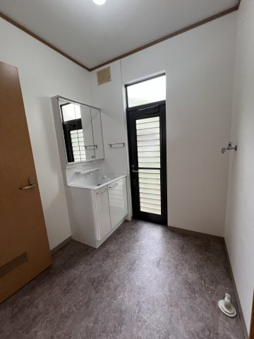 津山市小原　中古住宅4LDKの洗面所