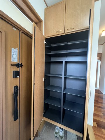 津山市小原　中古住宅4LDKの玄関|シューズBOX