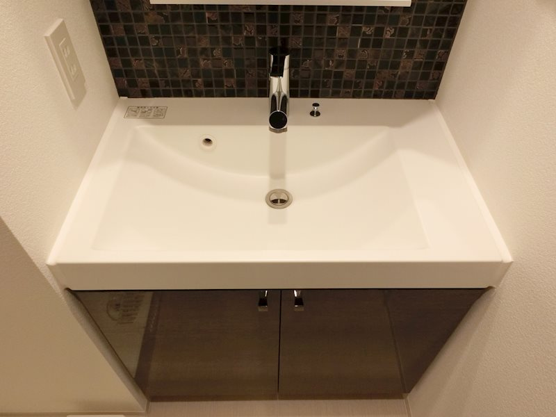 新品家具付きマンション両国6(KaGood東京)の独立洗面台