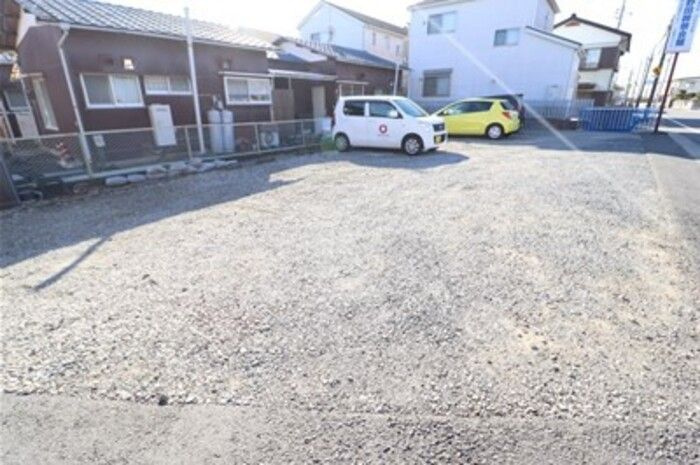 アムール中村の駐車場