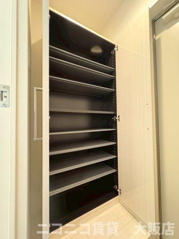 大阪市生野区小路１丁目のアパートの玄関