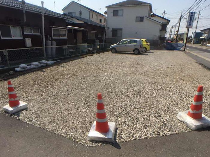 アムール中村の駐車場