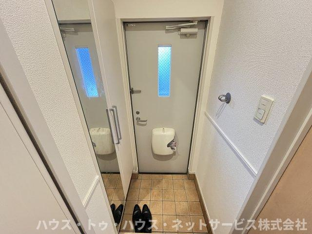 ピースパレスの玄関