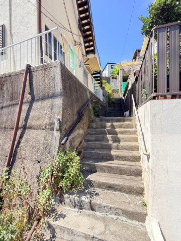 舞子台アパートのエントランス