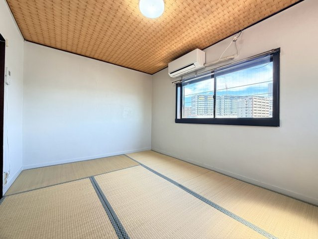 舞子台アパートの居間・リビング