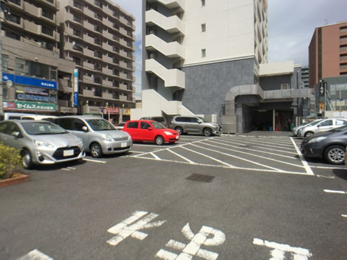 ＧＲＡＮＤ　ＲＩＳＥ　住居の駐車場