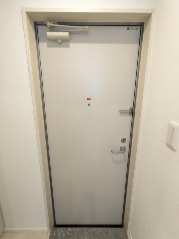 スヴニール伝馬の玄関