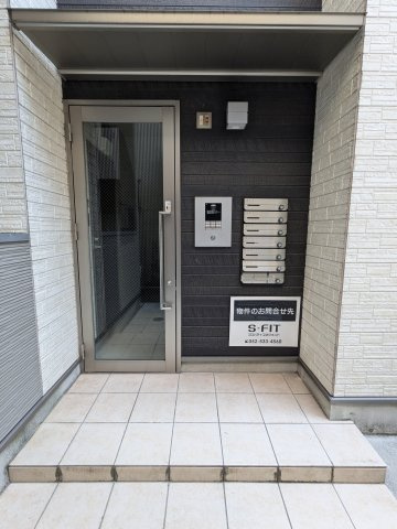 スヴニール伝馬のエントランス