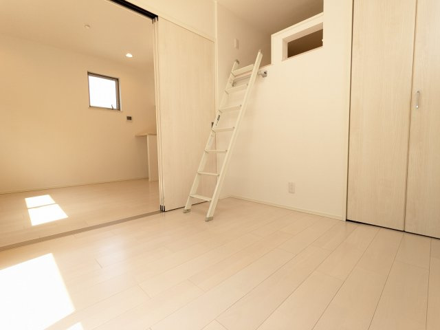 スヴニール伝馬の洋室