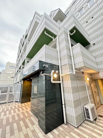 AZEST千鳥町のエントランス