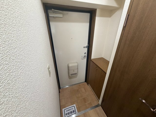 ブロードネスト御厨の玄関