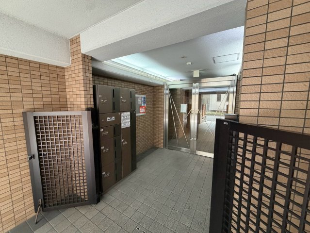 ブロードネスト御厨のエントランス