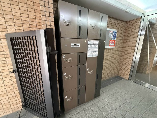 ブロードネスト御厨のエントランス