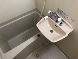 明るい色調の室内です