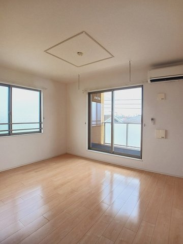 こちらの居間で趣味の時間をお楽しみください