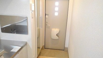 収納もある玄関です