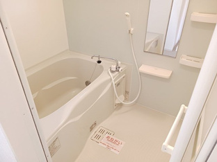 コンパクトで使いやすいお風呂です