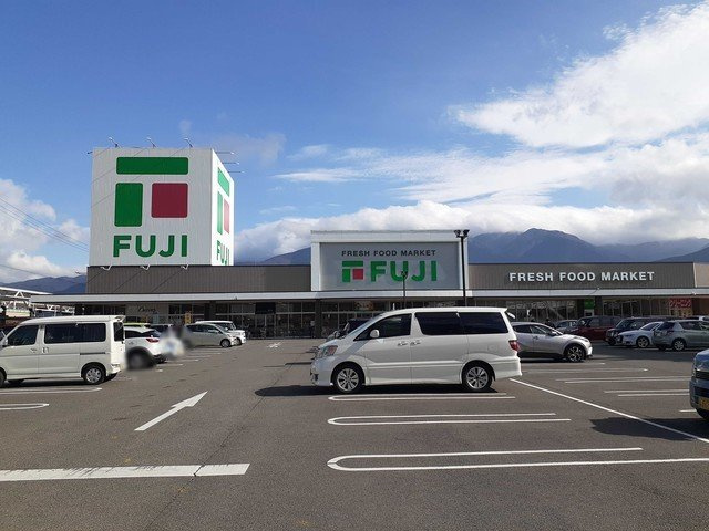ピアッツァ高木　Ｂの周辺|フジ新居浜駅前店まで950m