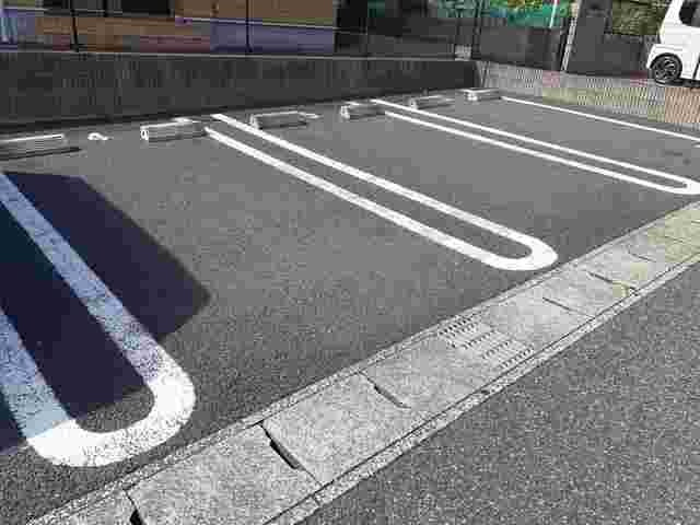 駐車場があるので、車を買う予定の方も安心です