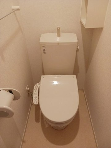 コンパクトで使いやすいトイレです