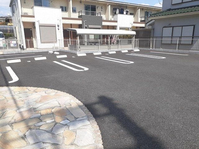 車をお持ちの方に嬉しい駐車場付きの物件です