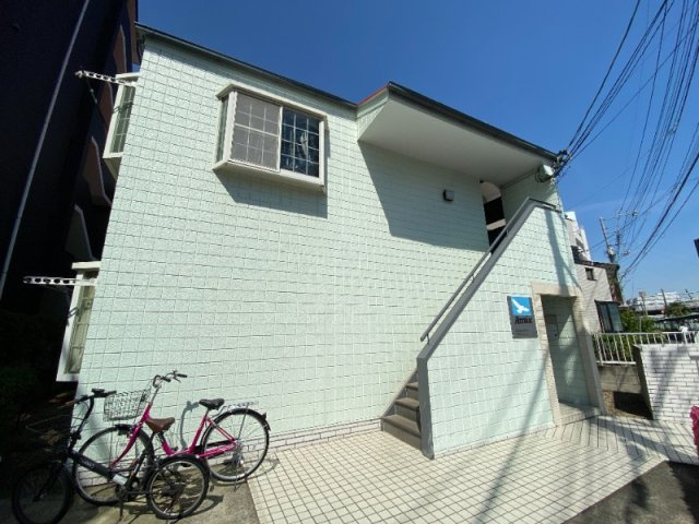 落ち着いた雰囲気の外観です