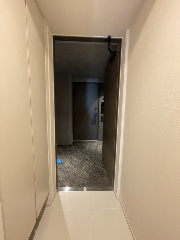 プライムメゾン千葉新町の玄関