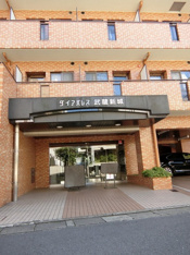 落ち着いたエントランスです