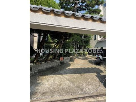 桜木町２丁目貸家の駐車場