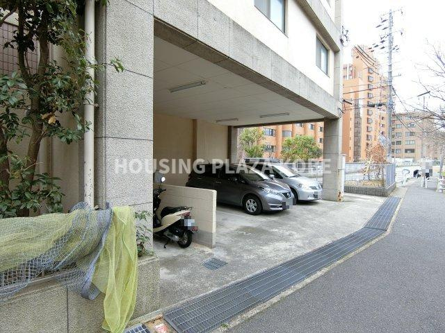 ドムールコスモス友が丘の駐車場