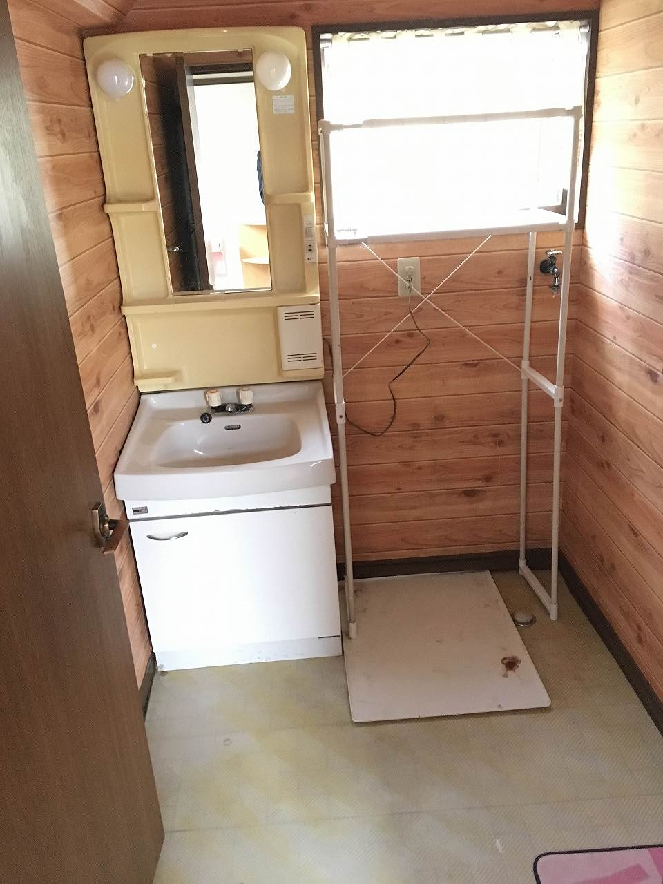 明るい洗面所です