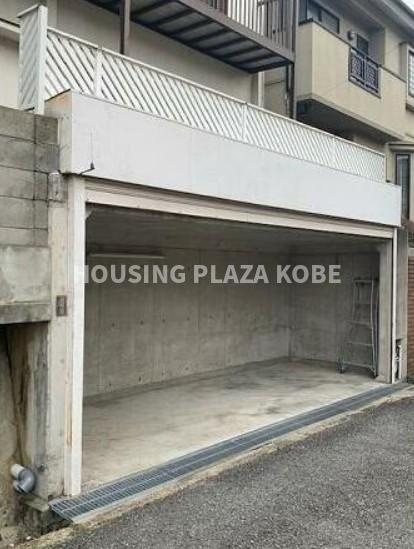 塩屋台２丁目貸家の駐車場
