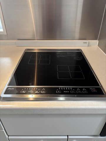 南青山STUDIO FLATのキッチン|二口ＩＨキッチン