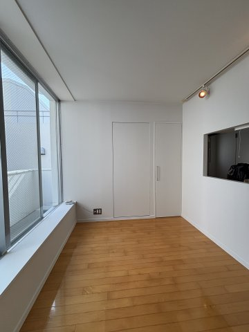 南青山STUDIO FLATの洋室