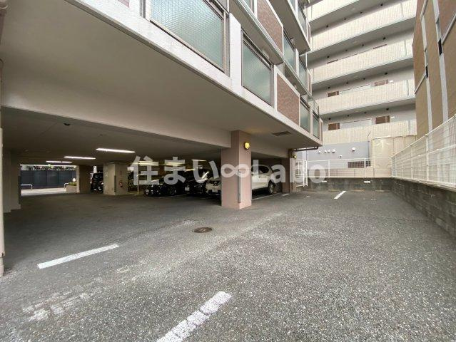 ダイナコートエスタディオ平尾駅前の駐車場