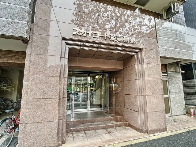 スカイコート芝壱番館のエントランス