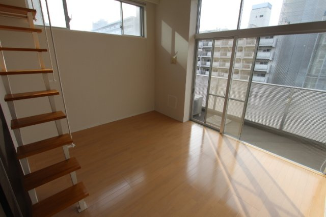 プライムアーバン芝浦LOFTの居間・リビング|※参考写真