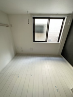 落ち着いて過ごせるお部屋なので、寝室にいかがでしょうか