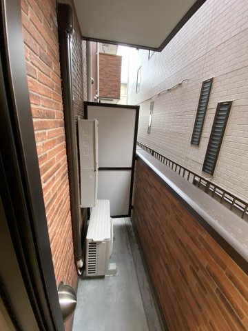 落ち着いた時間を過ごせるバルコニーです