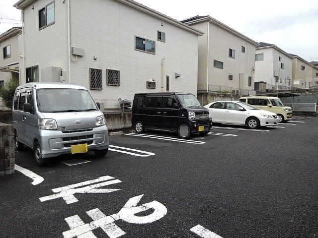 駐車場があるので、車を買う予定の方も安心です