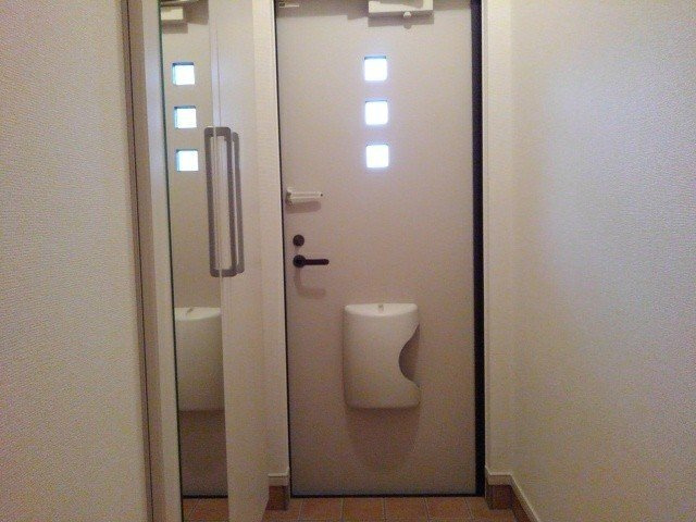 明るい玄関です
