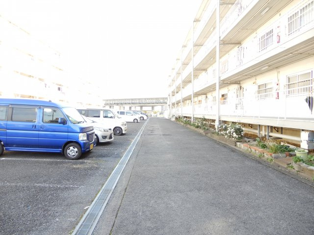 ビレッジハウス萩庄3号館の駐車場