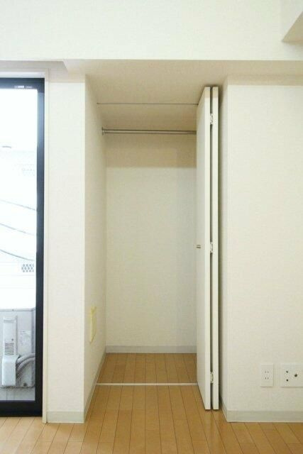 フェニックス西新宿５丁目弐番館の収納