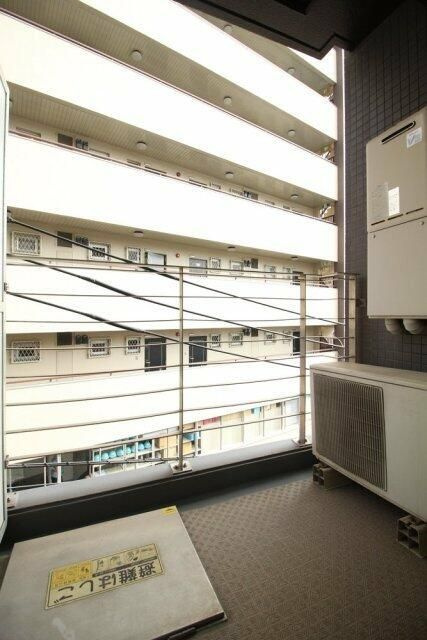 フェニックス西新宿５丁目弐番館のバルコニー