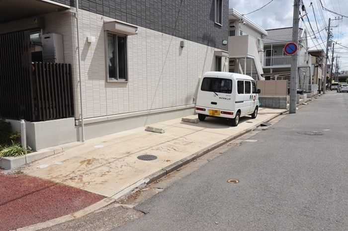シャルムの駐車場